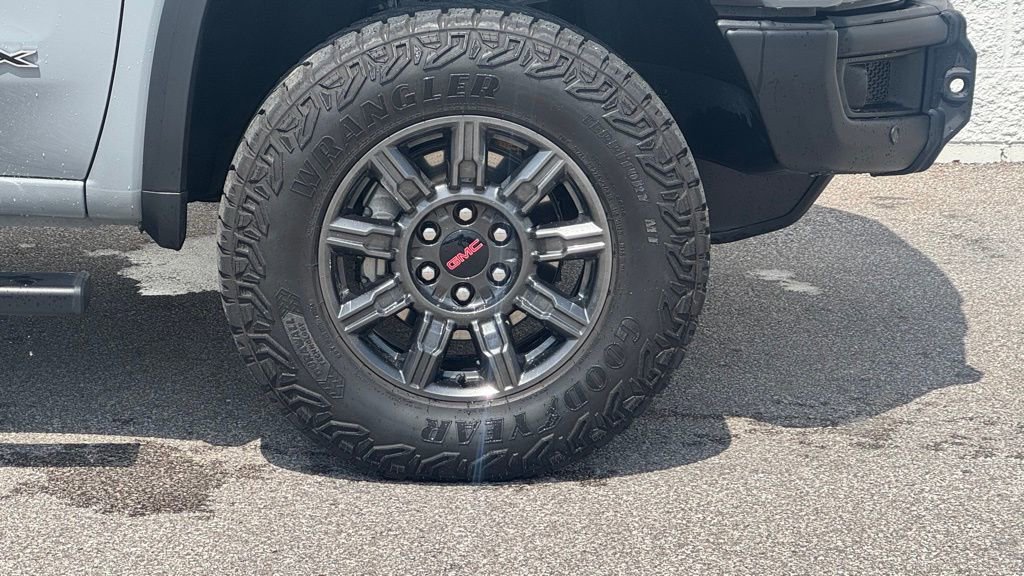 Used 2024 GMC Sierra 1500 AT4X AWD/4WD image 3