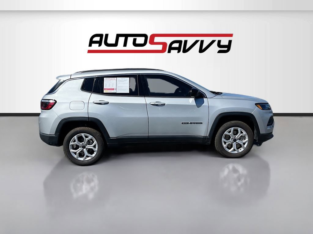 Used 2025 Jeep Compass Latitude image 8