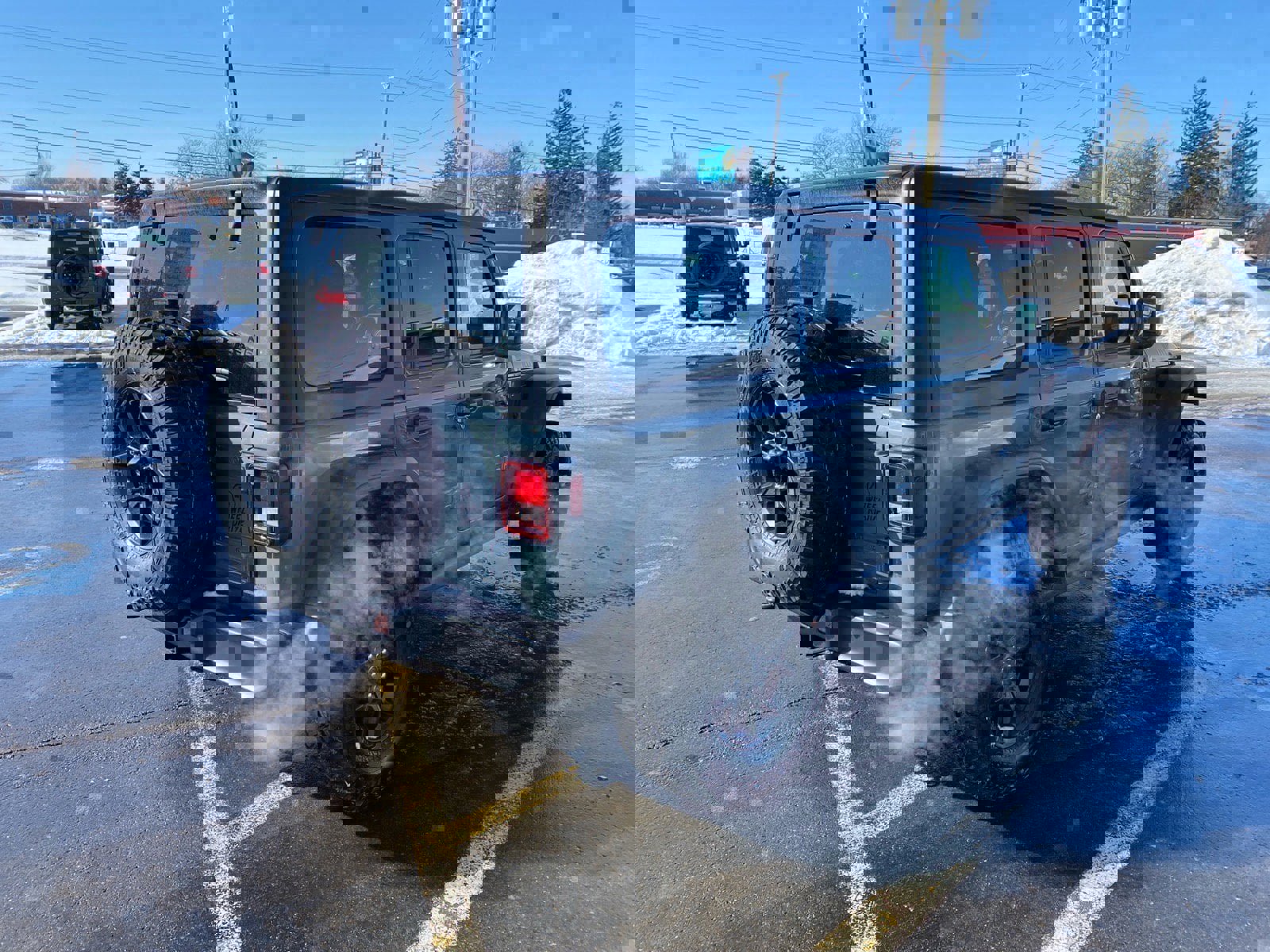 Used 2025 Jeep Wrangler Willys image 4