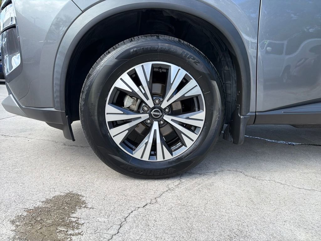 Used 2023 Nissan Rogue SV image 12