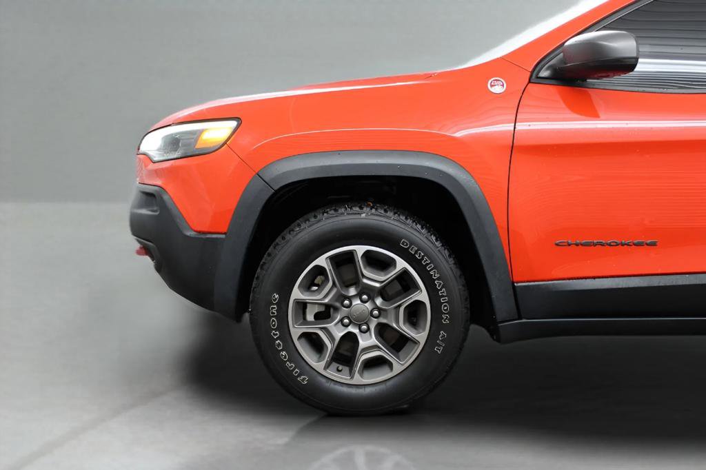 Used 2021 Jeep Cherokee Trailhawk image 12