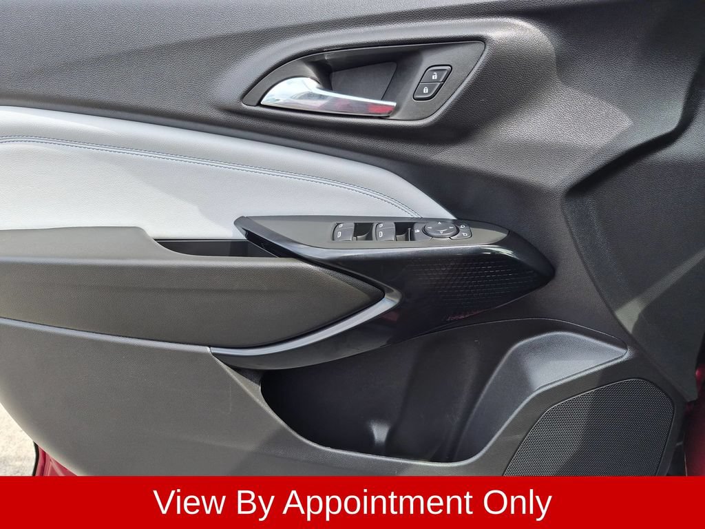 Used 2025 Chevrolet Trax LT w/ LT Convenience Package FWD image 20