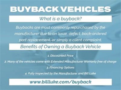 Used 2023 Chrysler Pacifica Pinnacle image 2