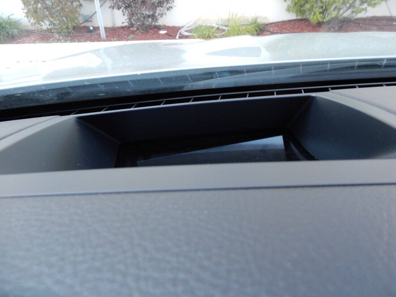 Used 2012 BMW 550i xDrive Sedan AWD/4WD image 45