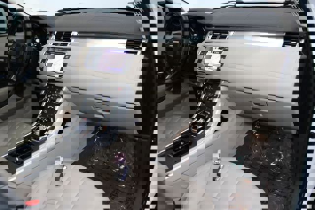 Used 2013 Land Rover Range Rover Evoque Pure Plus image 25