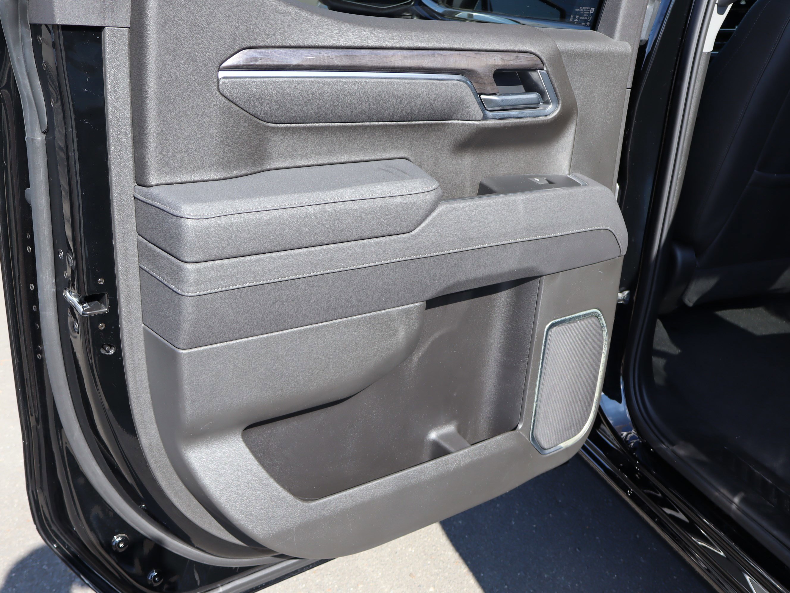 Certified 2025 Chevrolet Silverado 1500 LTZ w/ LTZ Premium Package image 31