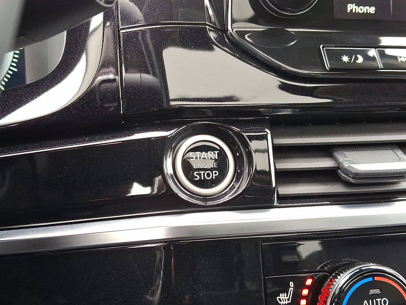 Used 2024 Nissan Pathfinder Platinum image 25