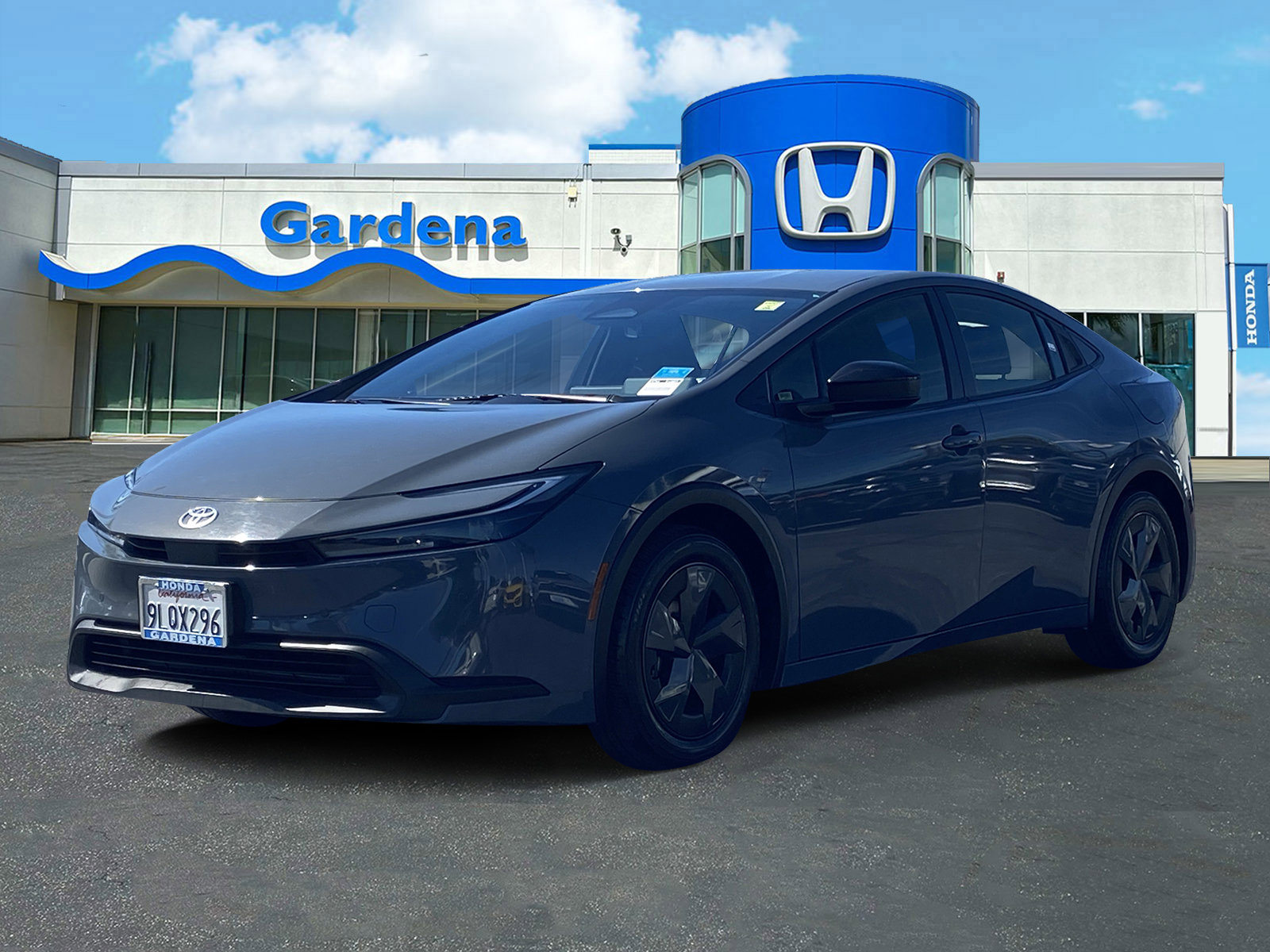 Used 2024 Toyota Prius LE image 3