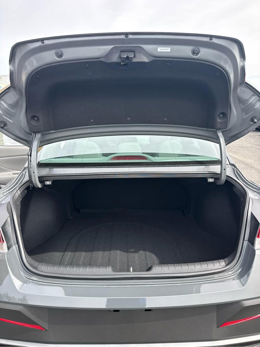 New 2026 Hyundai Elantra SE FWD image 43