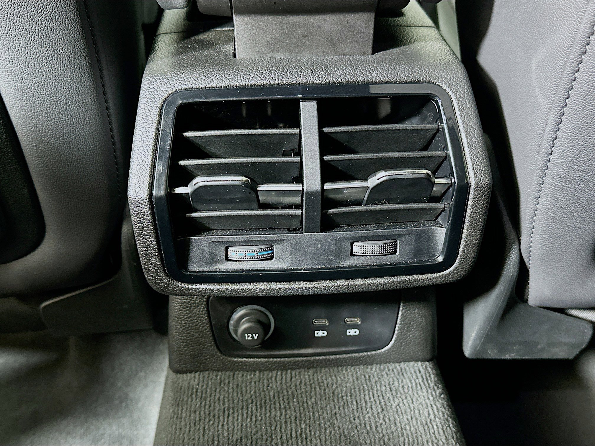 Used 2025 Audi Q3 2.0T Premium image 24