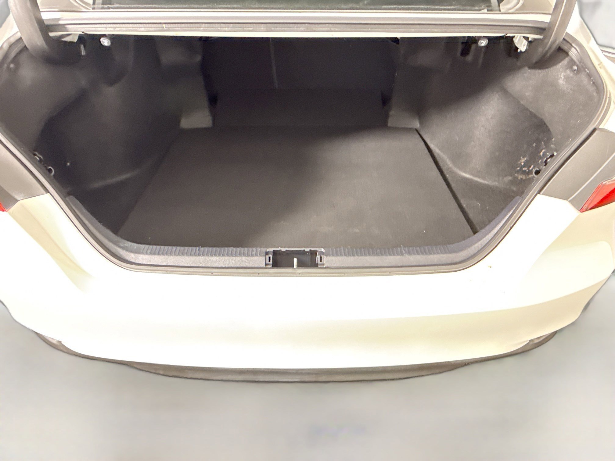 Used 2021 Toyota Camry LE image 34