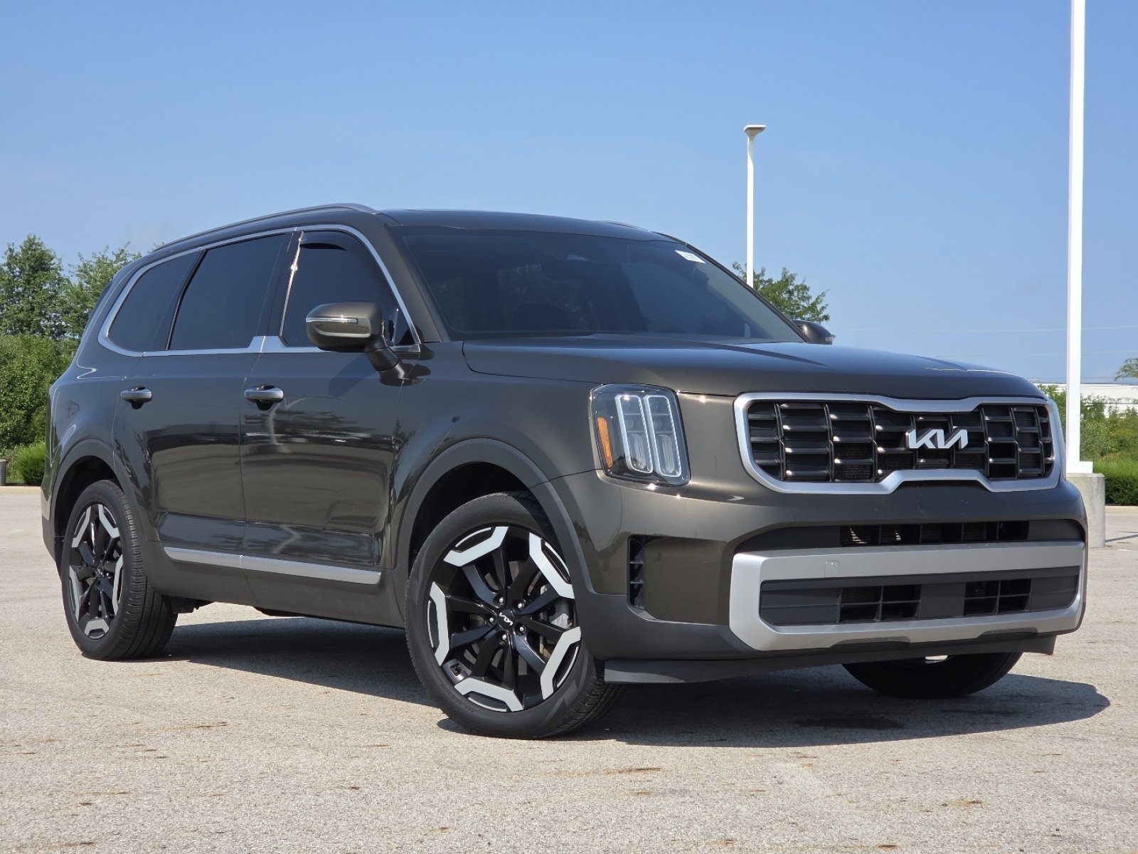 Used 2023 Kia Telluride S w/ S Sunroof Package AWD/4WD image 2