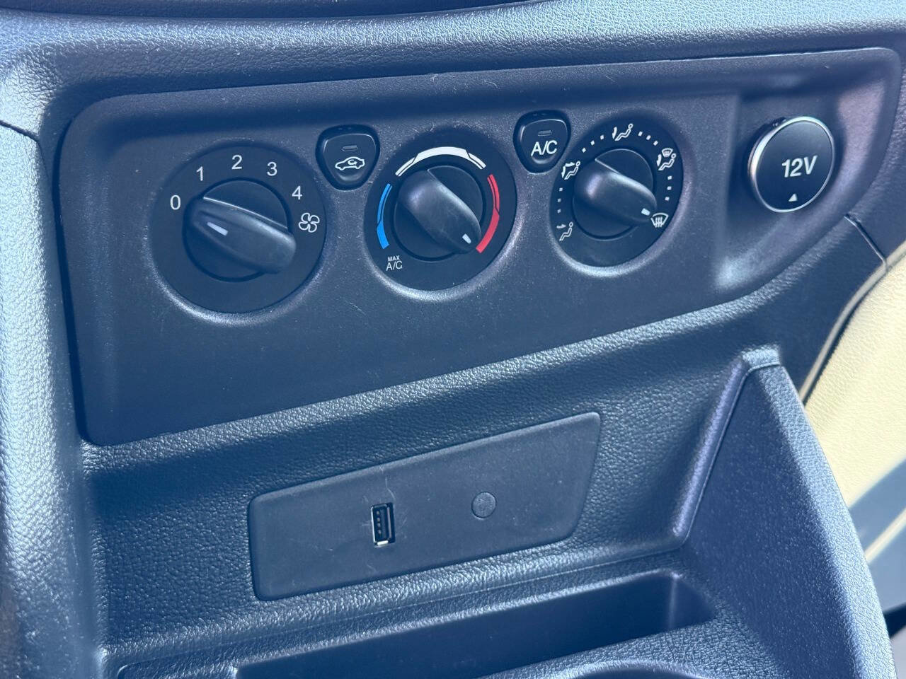 Used 2019 Ford Transit 150 XLT image 26