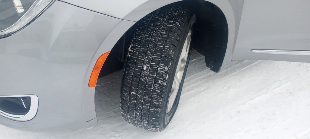 Used 2018 Chrysler Pacifica Touring-L Plus w/ Tire & Wheel Group image 9