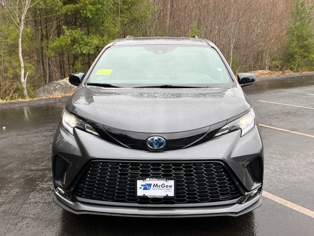 Used 2025 Toyota Sienna XSE w/ XSE Plus Package AWD/4WD image 8
