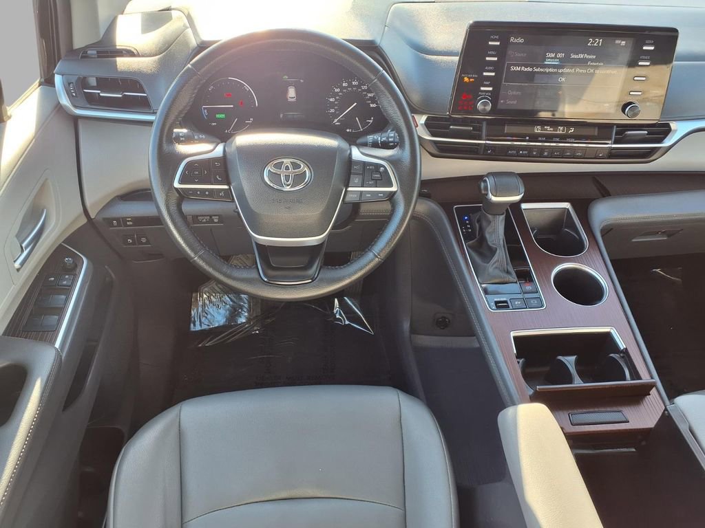 Used 2024 Toyota Sienna XLE image 4