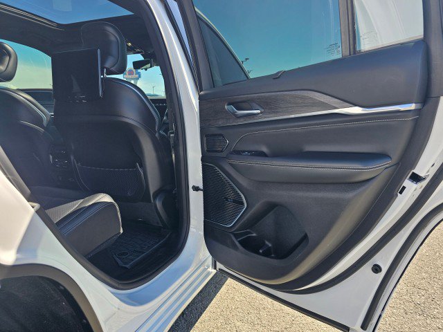 Certified 2023 Jeep Grand Cherokee Overland w/ Adv Protech Group III AWD/4WD image 15