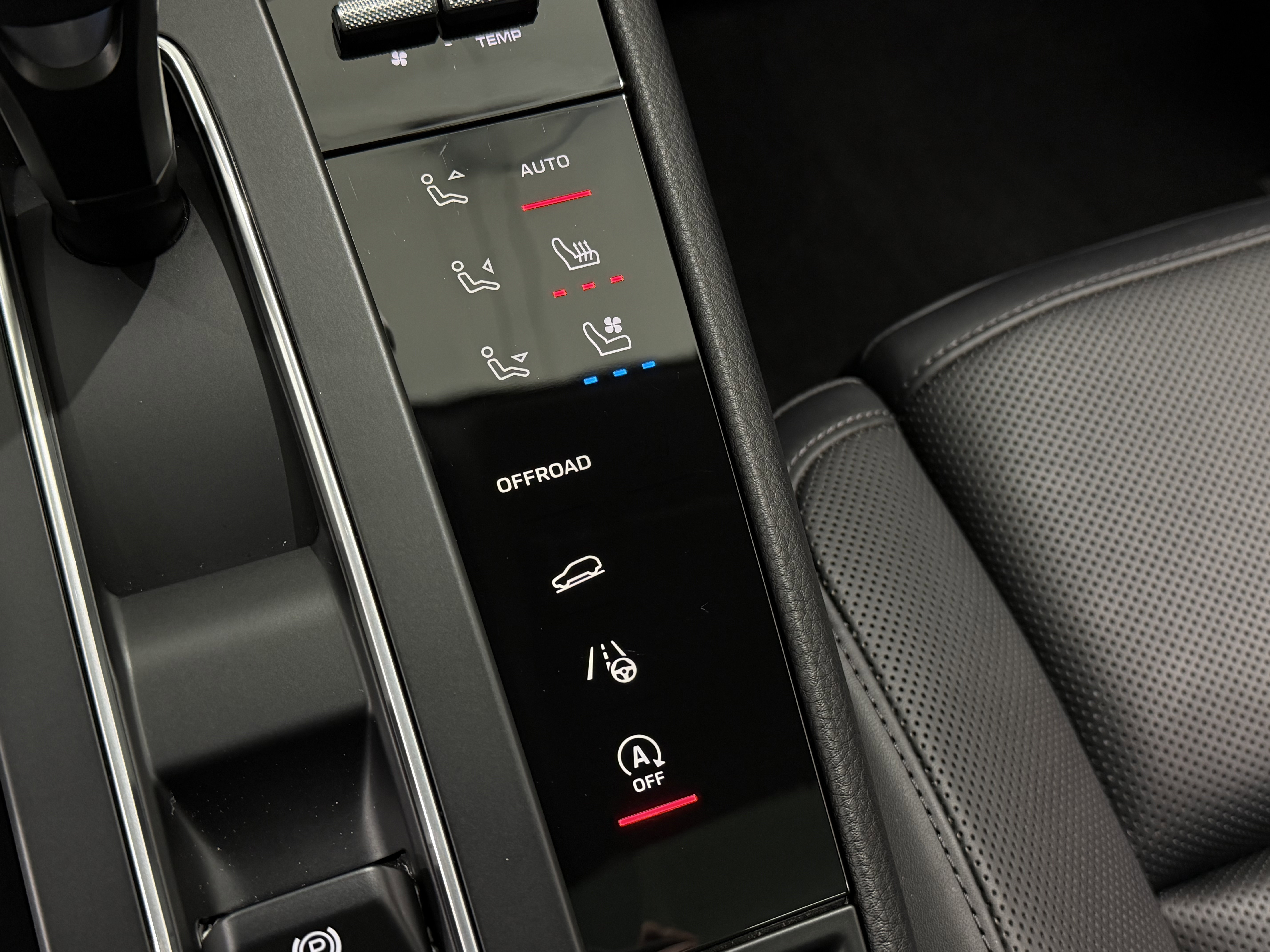 Certified 2025 Porsche Macan image 37