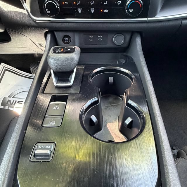 Used 2024 Nissan Rogue S FWD image 25