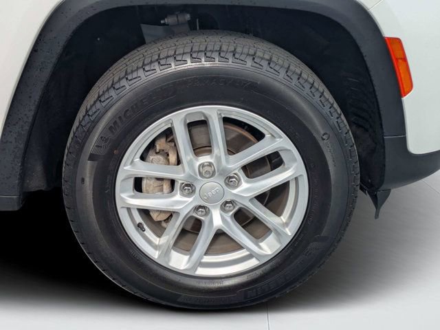 Used 2023 Jeep Grand Cherokee Laredo w/ Luxury Tech Group I AWD/4WD image 10