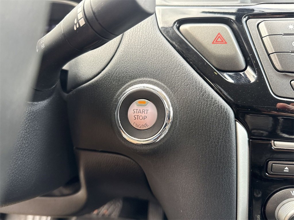 Used 2020 Nissan Pathfinder SV image 30