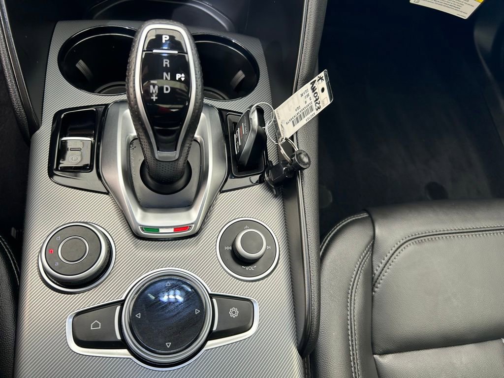 New 2025 Alfa Romeo Giulia w/ Driving Assist Package image 34