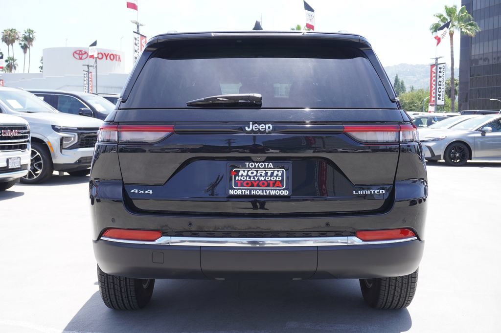 Used 2023 Jeep Grand Cherokee Limited w/ Trailer Tow Prep Group (B) AWD/4WD image 6