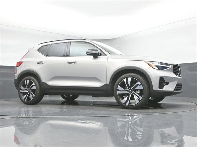 Used 2024 Volvo XC40 B5 Plus w/ Protection Package Premier image 35