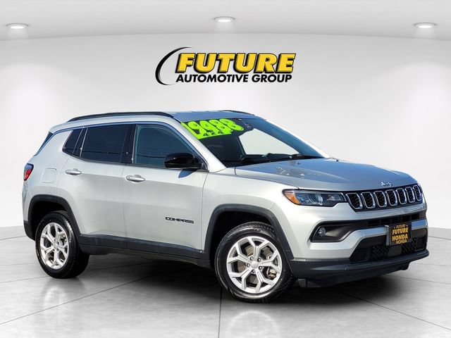 Used 2024 Jeep Compass Latitude AWD/4WD image 1