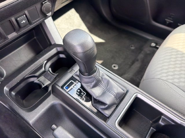 Used 2021 Toyota Tacoma SR AWD/4WD image 23