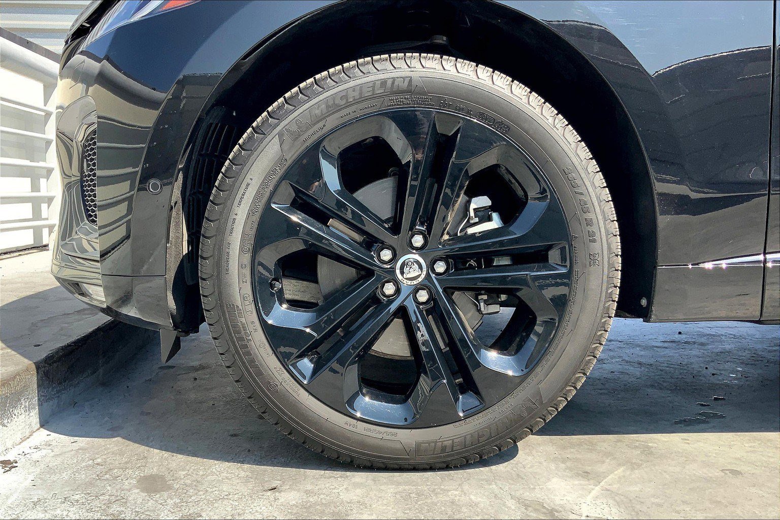 Used 2025 Jaguar F-PACE R-Dynamic S image 9