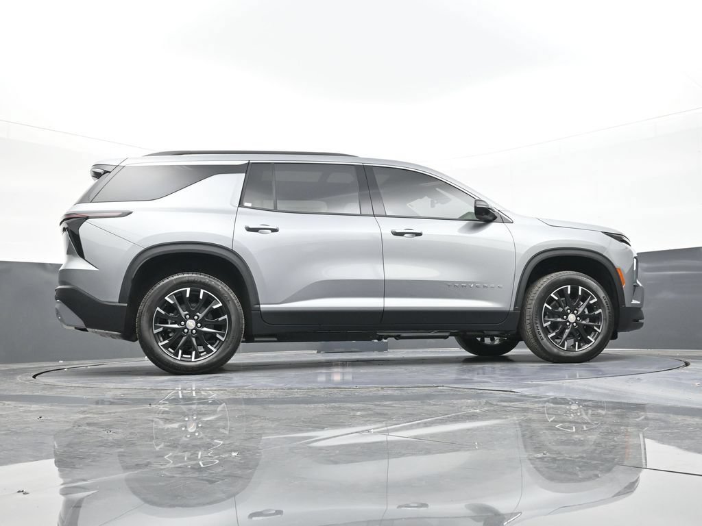 New 2026 Chevrolet Traverse LT w/ Sun and Wheel Package FWD image 42