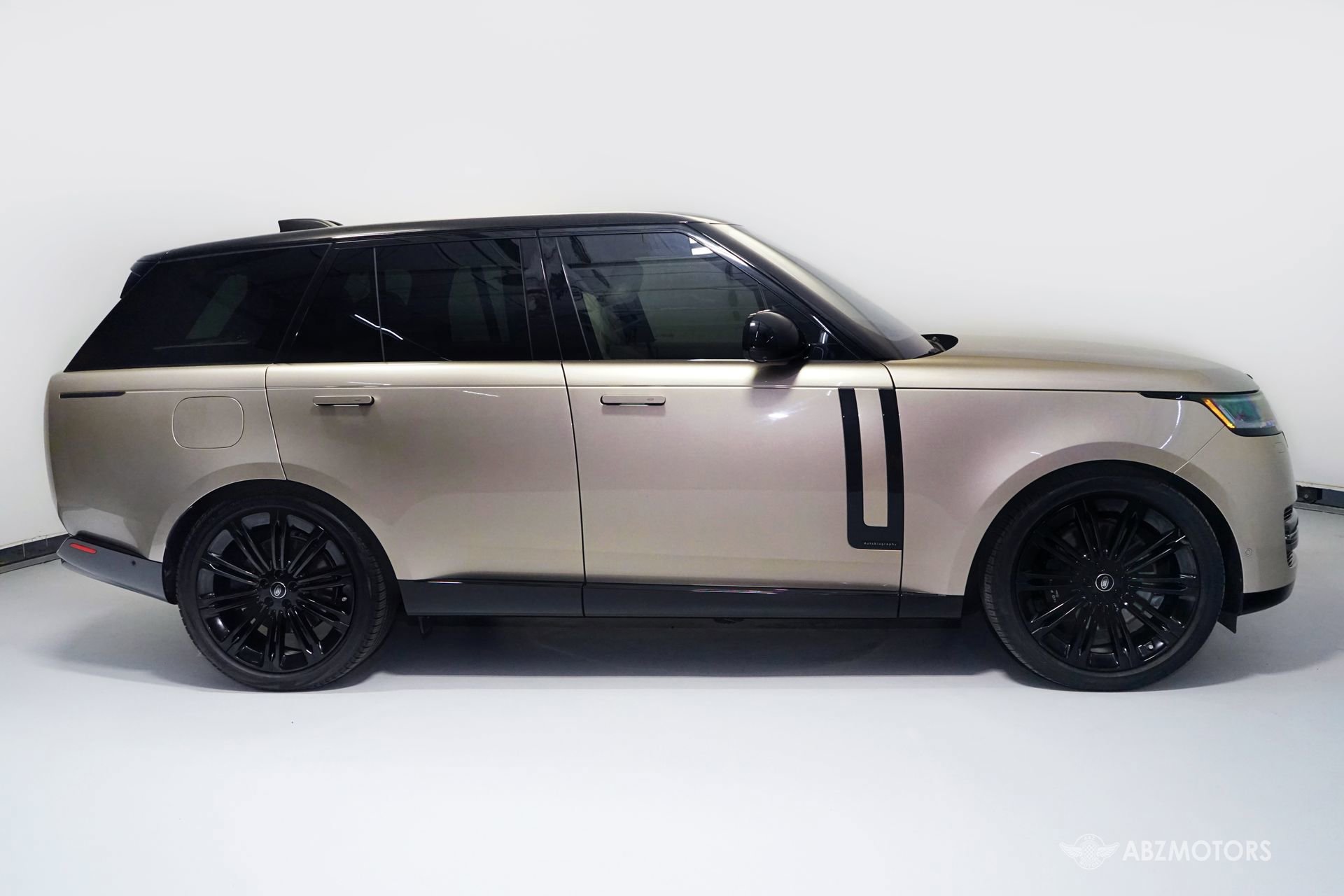 Used 2023 Land Rover Range Rover Autobiography AWD/4WD image 4