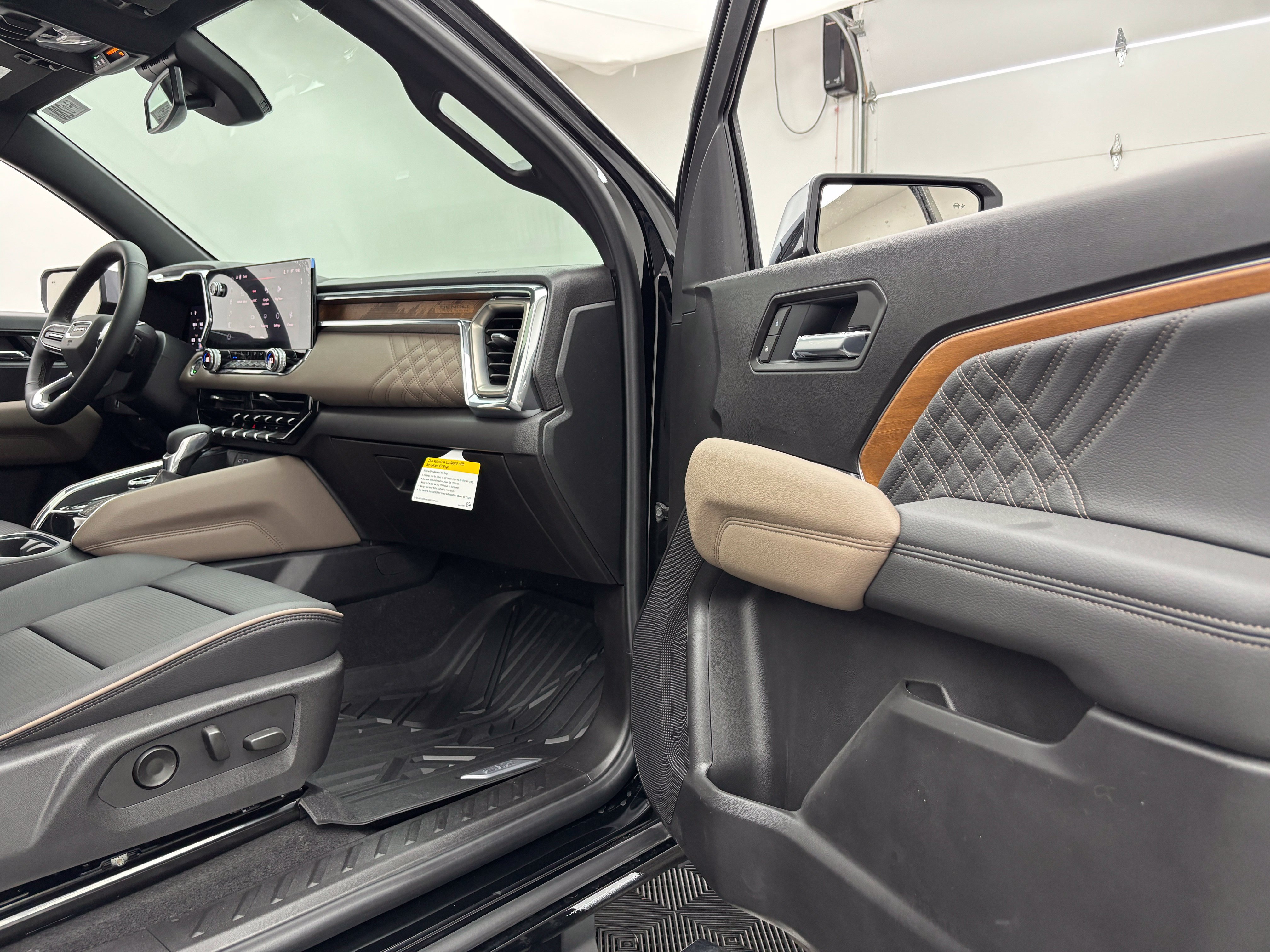 New 2026 GMC Canyon Denali w/ LPO, Black Badging Package AWD/4WD image 34