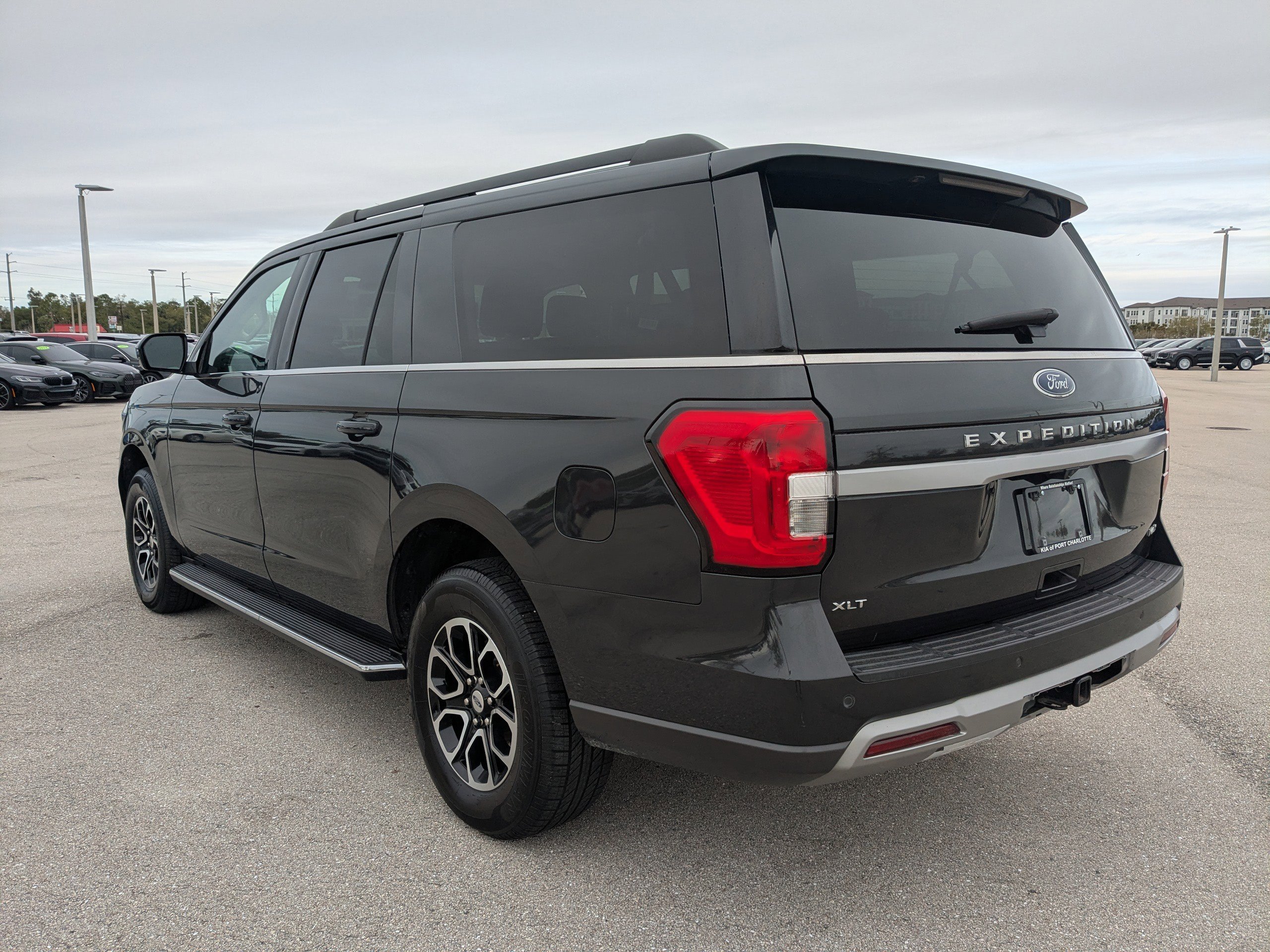 Used 2023 Ford Expedition Max XLT image 6