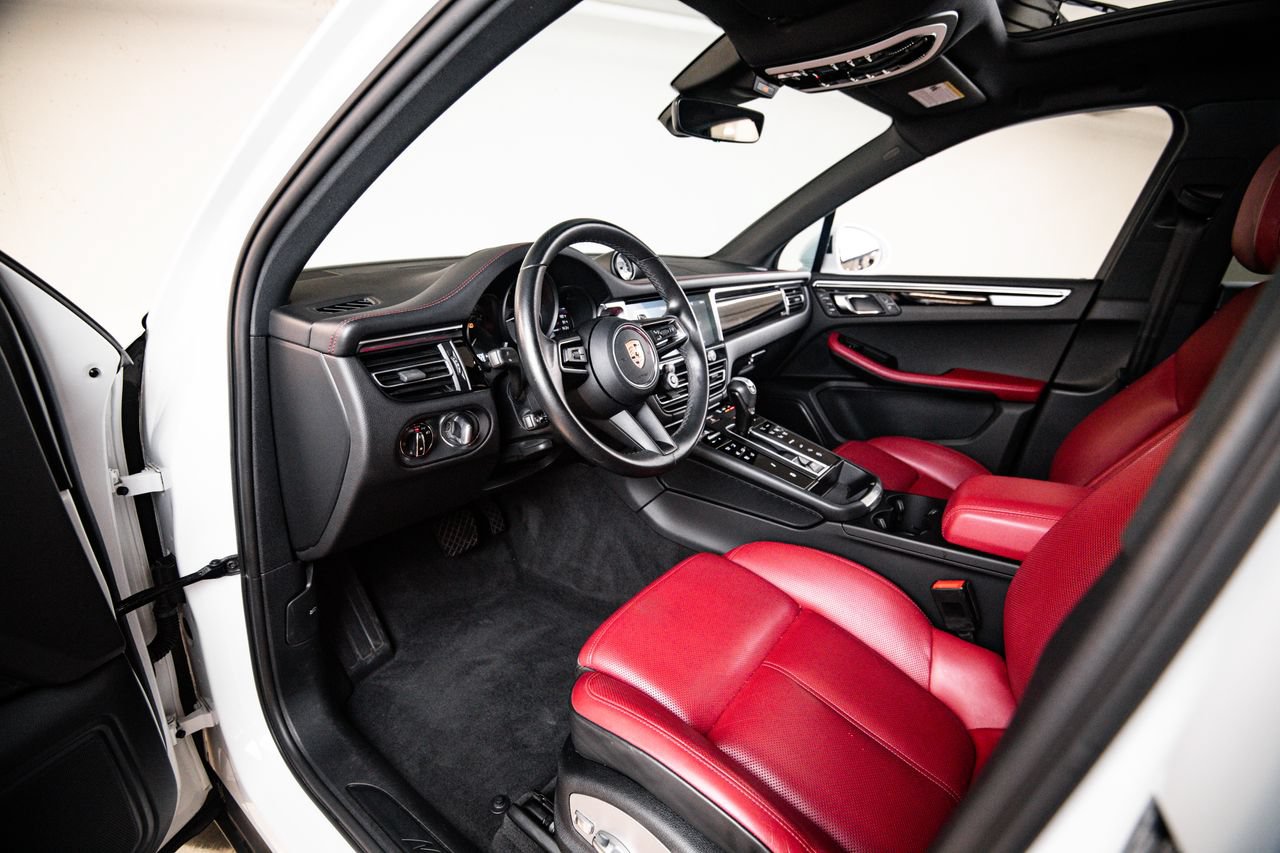 Certified 2023 Porsche Macan AWD/4WD image 4