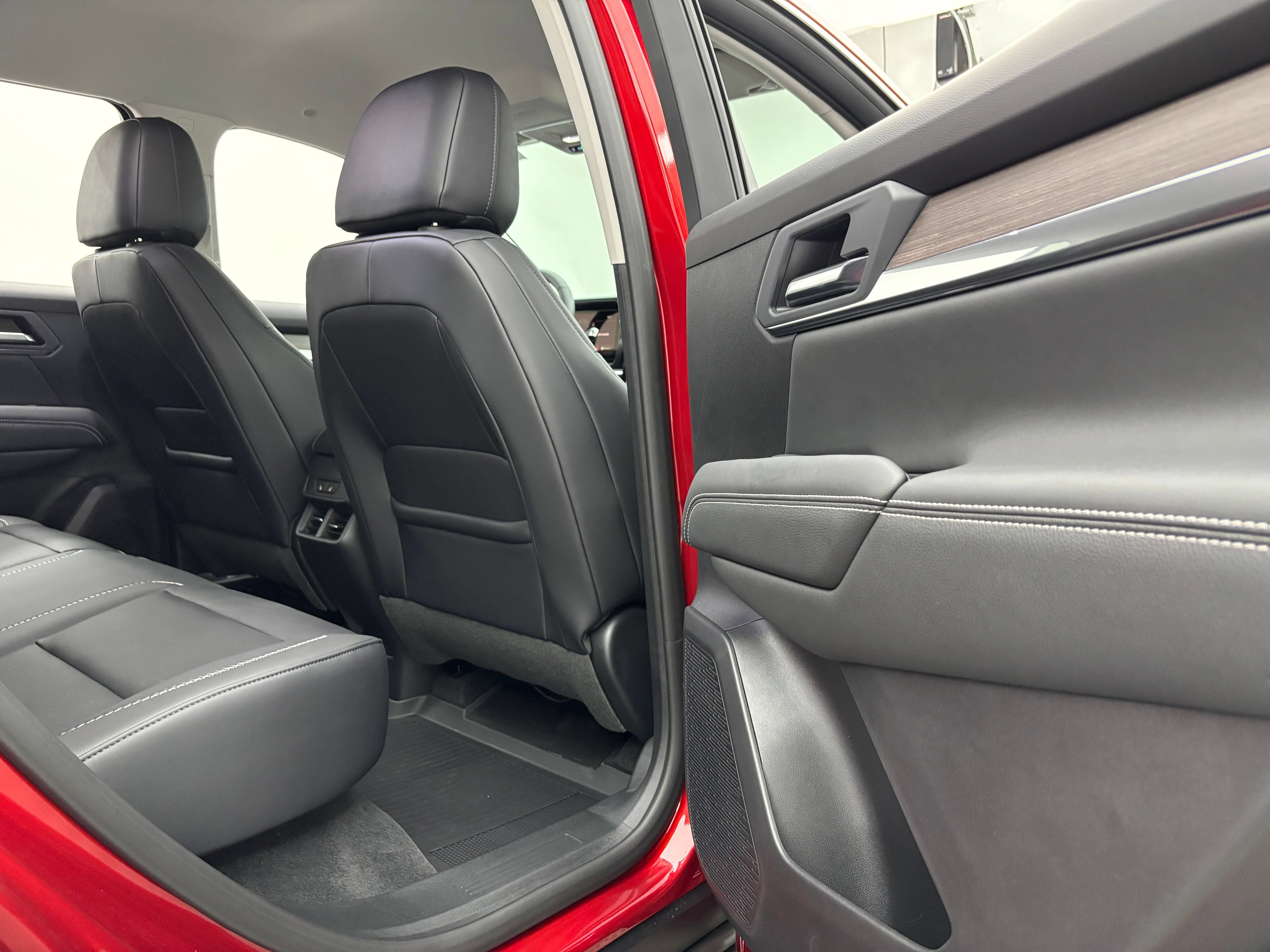 New 2027 GMC Terrain Denali w/ LPO, Floor Liner Package AWD/4WD image 36