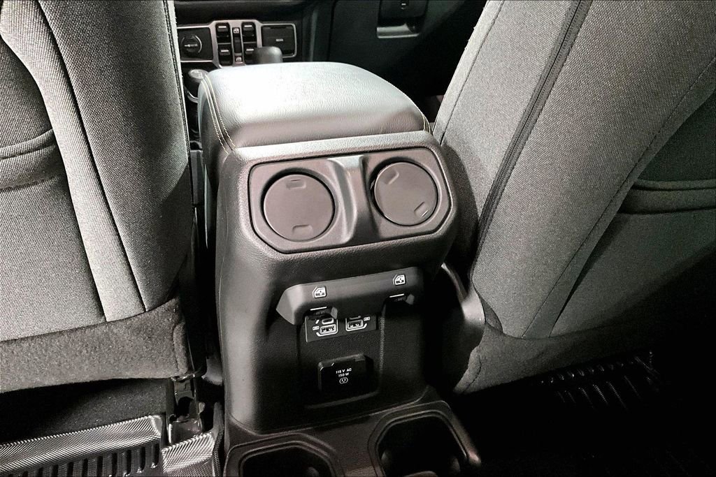 Used 2025 Jeep Wrangler Unlimited Sahara AWD/4WD image 32