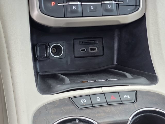 Used 2020 GMC Acadia Denali w/ Trailering Package FWD image 25