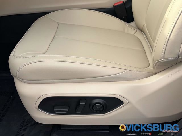 New 2025 Jeep Grand Cherokee Limited w/ Trailer Tow Package image 10