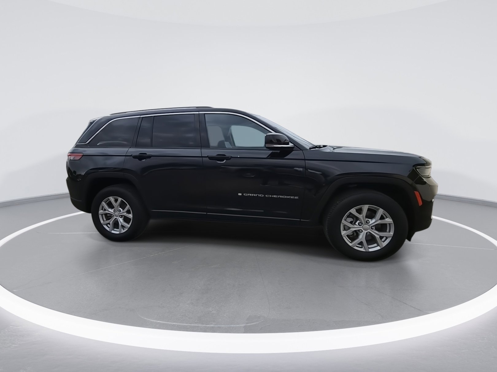 Used 2023 Jeep Grand Cherokee Limited AWD/4WD image 9