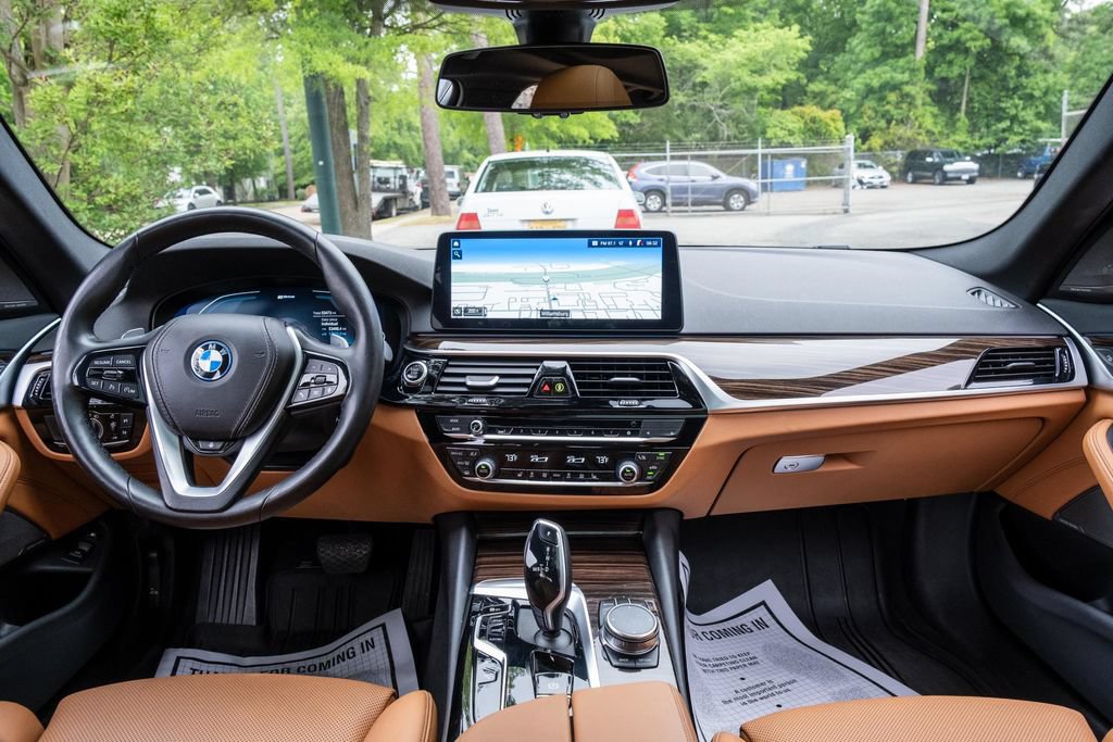 Used 2023 BMW 530e xDrive w/ Premium Package AWD/4WD image 18