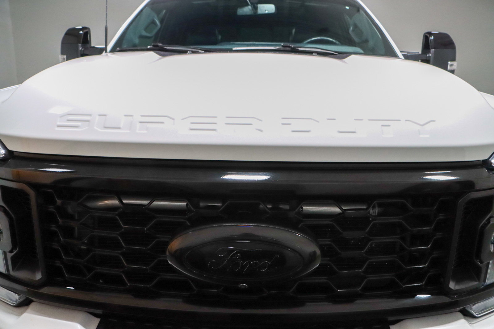 Used 2025 Ford F450 Platinum w/ FX4 Off-Road Package image 4