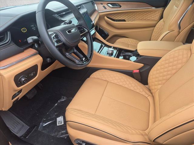 New 2027 Jeep Grand Cherokee Summit AWD/4WD image 4