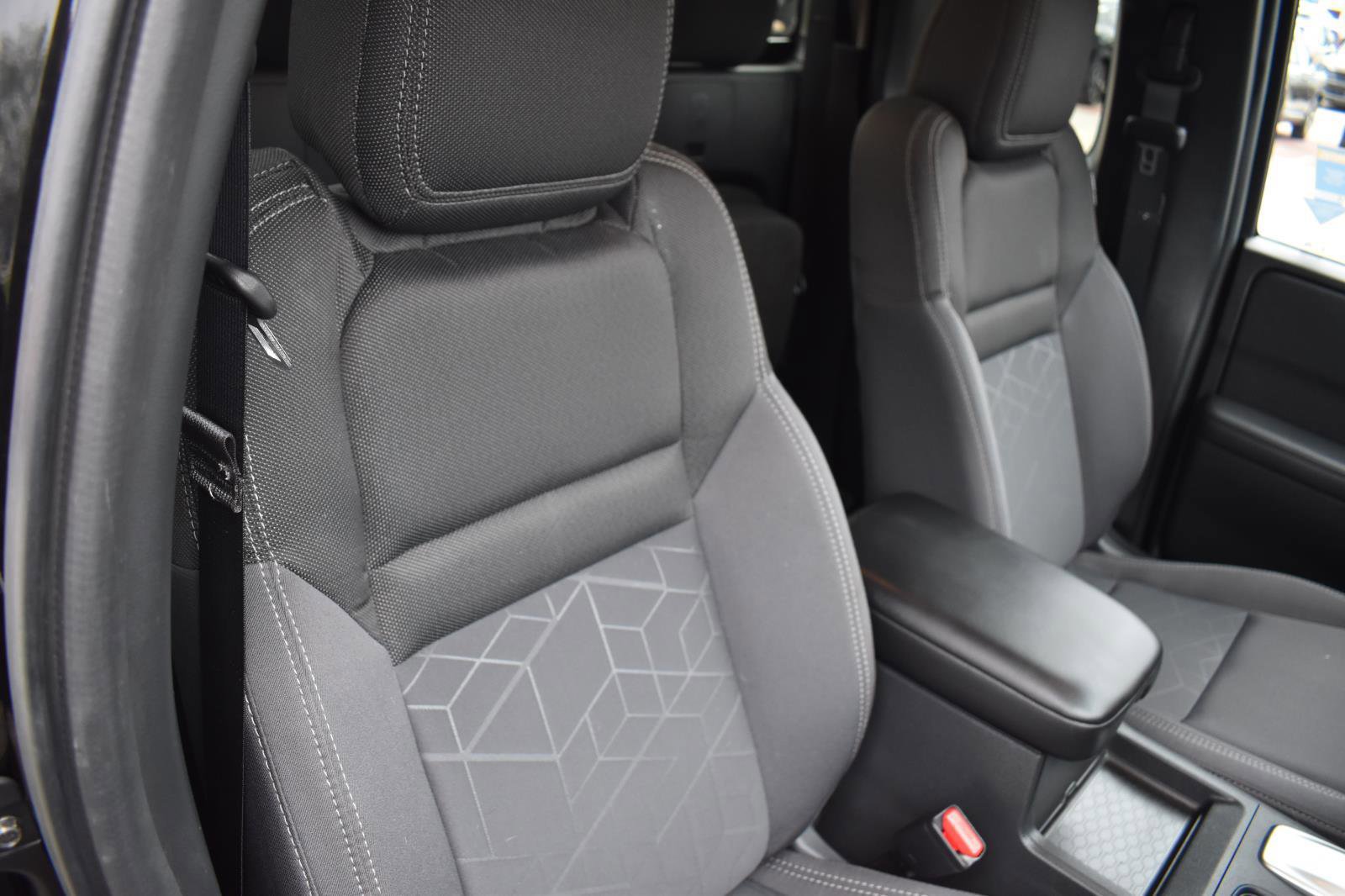 Used 2025 Nissan Frontier SV image 47