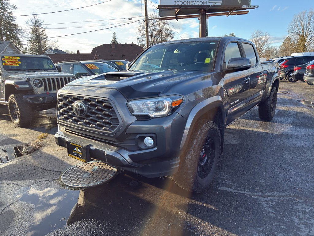 Used 2020 Toyota Tacoma TRD Sport image 2