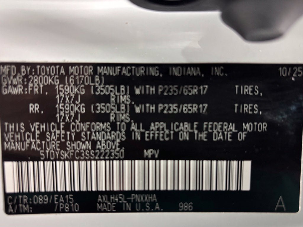 Used 2025 Toyota Sienna XLE AWD/4WD image 11
