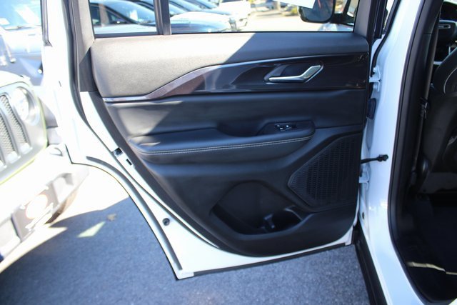 Used 2023 Jeep Grand Cherokee Altitude image 21