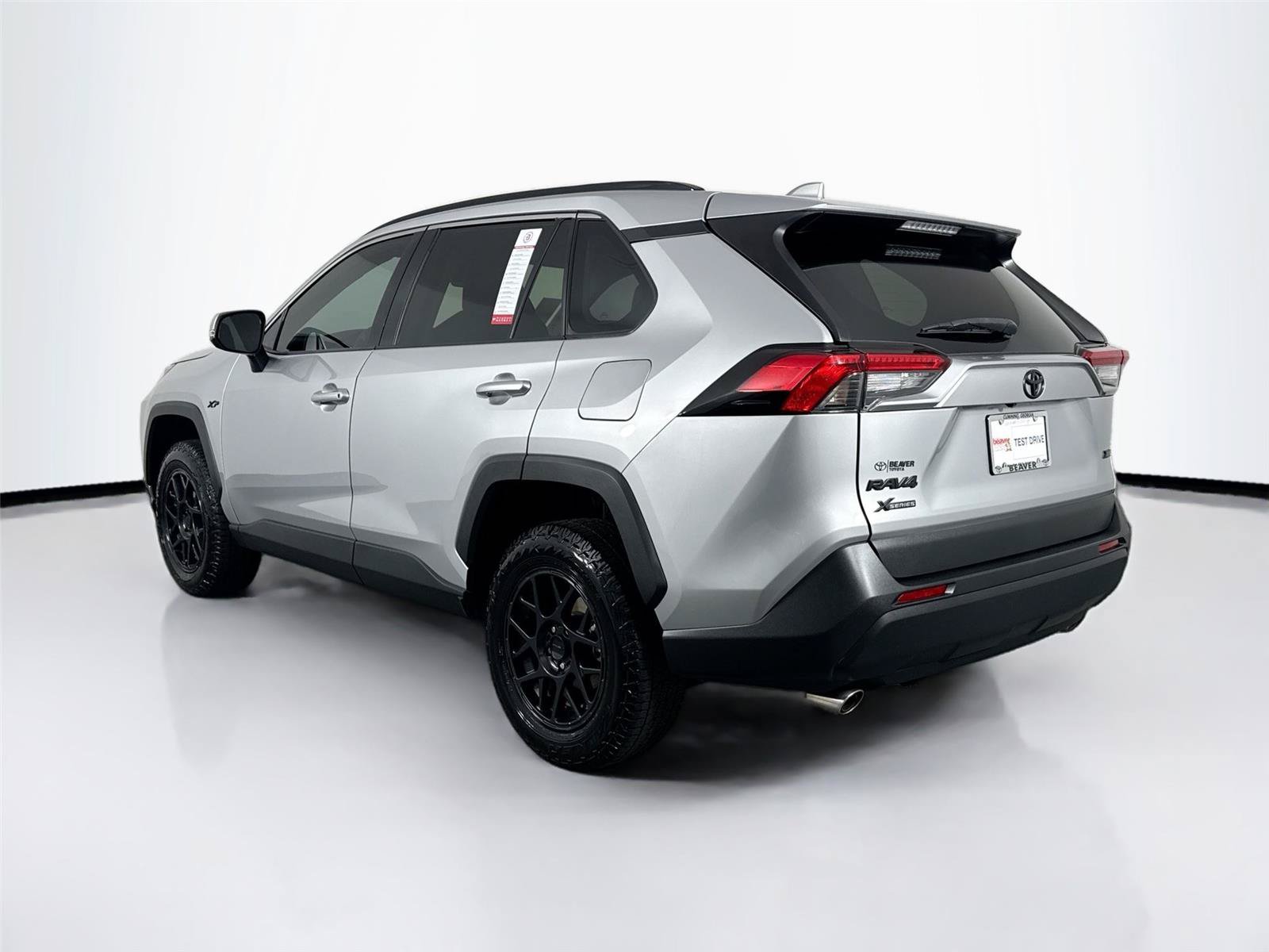 Used 2022 Toyota RAV4 XLE FWD image 11