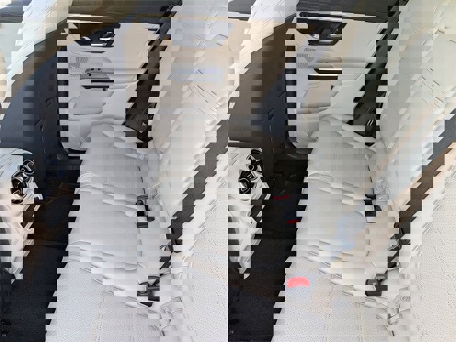 Used 2024 Mercedes-Benz GLC 300 4MATIC image 28